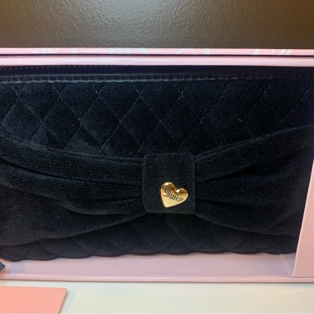 NWT Juicy Couture Tied With a Bow Large Zip Around Wallet